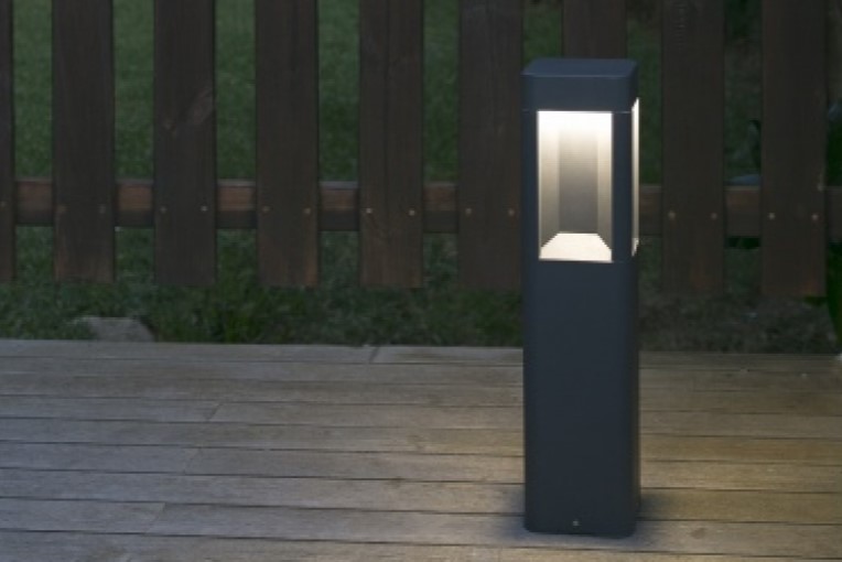 ガーデンライト FARO NAYA LED Dark grey beacon lamp|施工例(L)