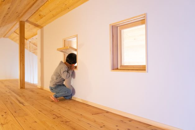 木製室内窓 マドリノ 横軸回転窓(正方形)  392×392mm|施工例